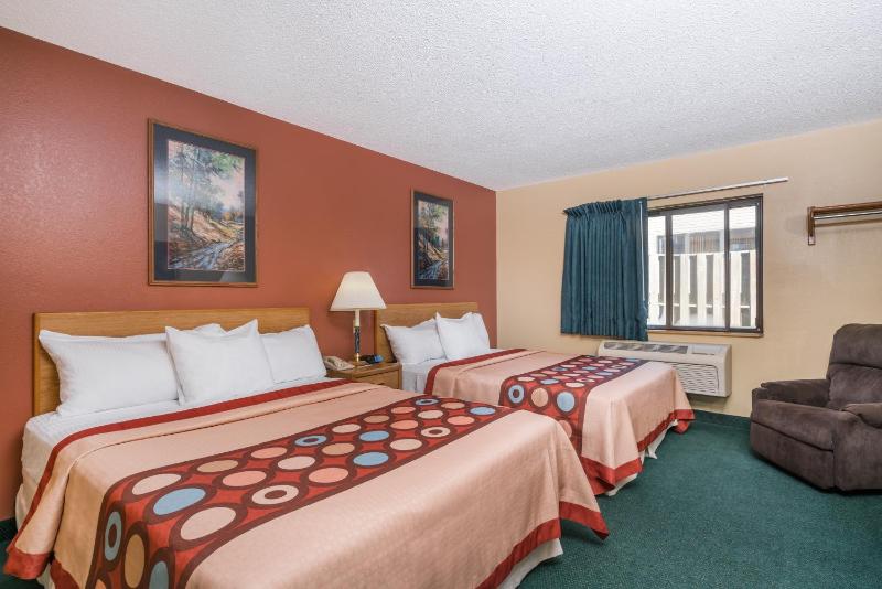 Queen Suite - Non-Smoking image 2
