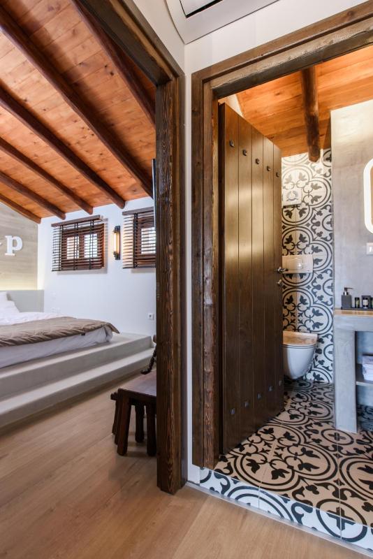 One-Bedroom Suite image 2
