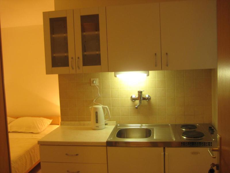 Studio Apartment image 3