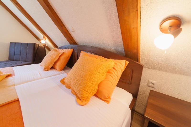 Deluxe Double or Twin Room image 3