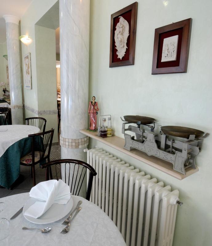 Hotel Villa dei Fiori - sul mare con piscina - image 46