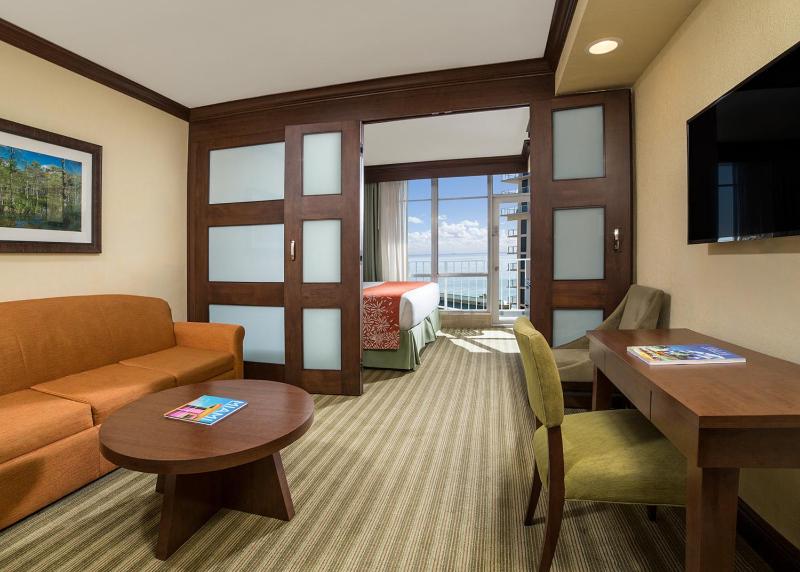 One-Bedroom Suite with Partial Ocean View image 4