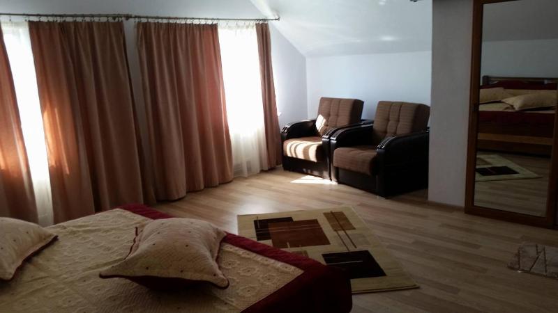 Family Room image 2