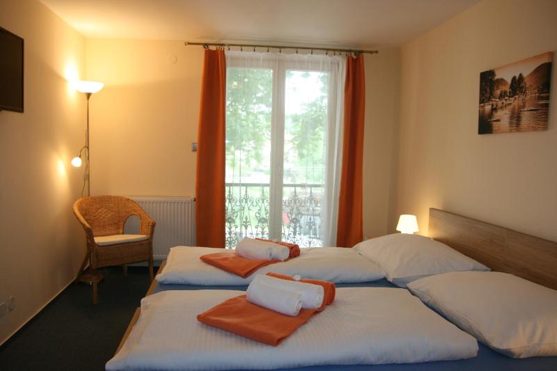 Double or Twin Room with Balcony image 4