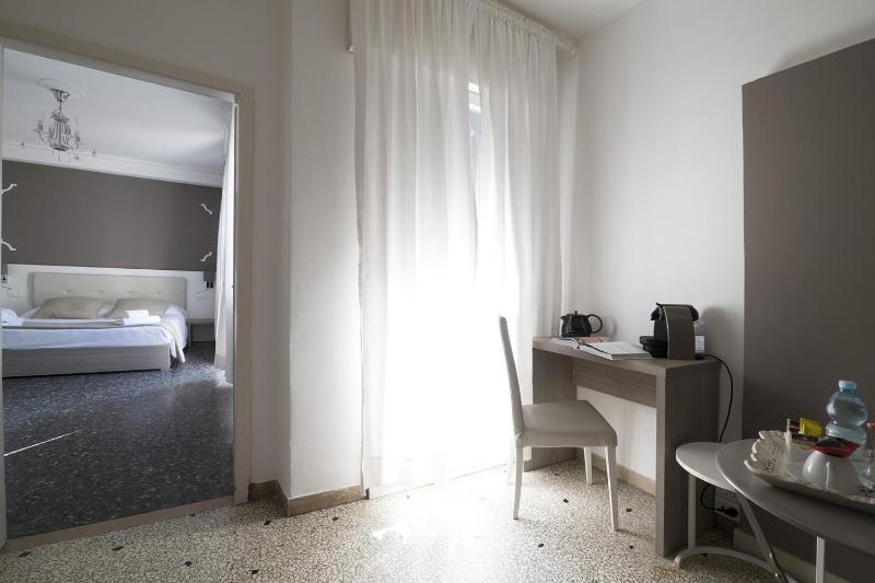 Superior Double Room image 4