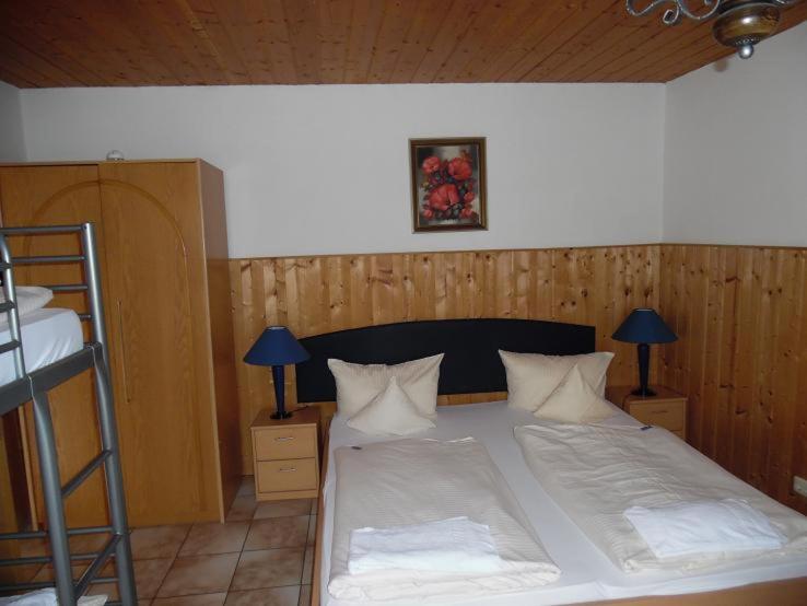 Quadruple Room with Garden View image 2