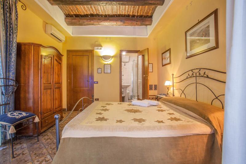 Superior Double Room image 4