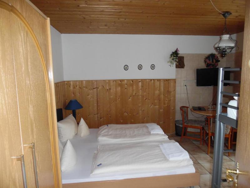 Quadruple Room with Garden View image 1
