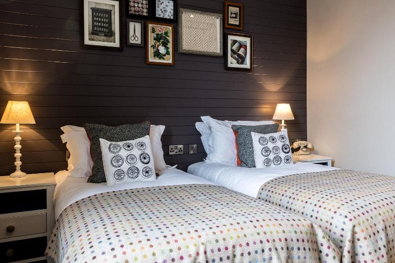 Boutique Twin Room image 2