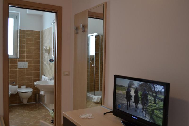 Quadruple Room image 4