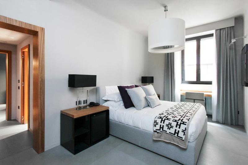 Deluxe Room image 2