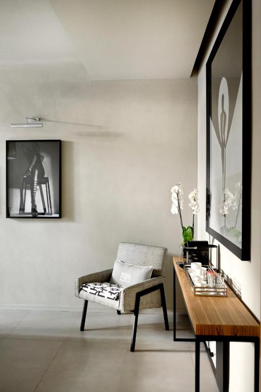 Deluxe Room image 3