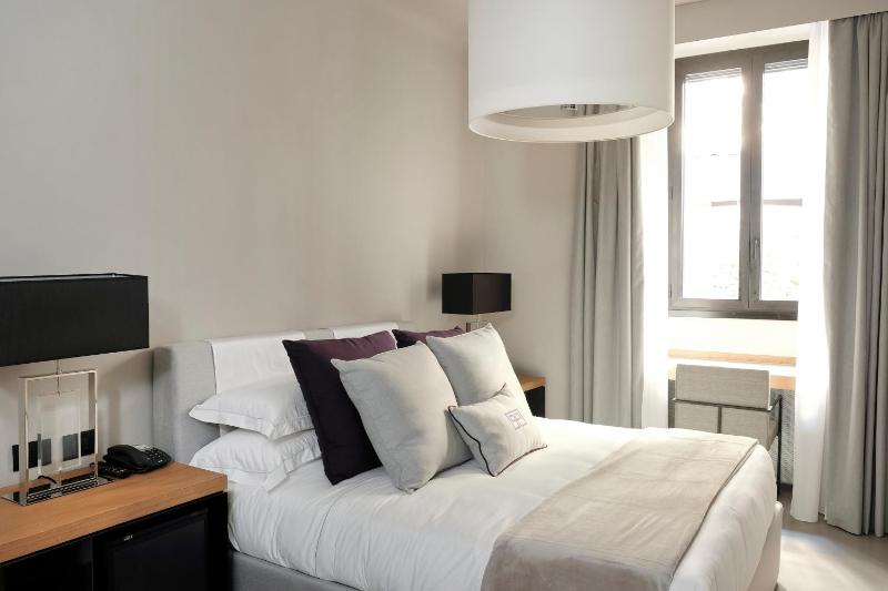 Deluxe Room image 4