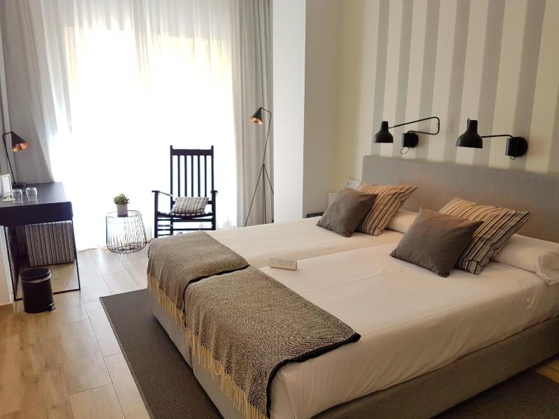 Premium Double Room image 3