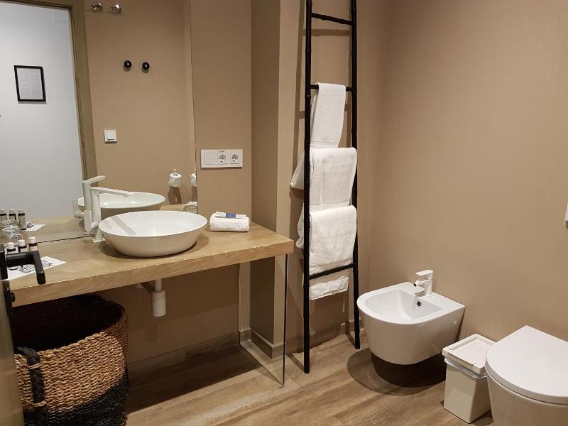 Superior Double Room with City View image 3