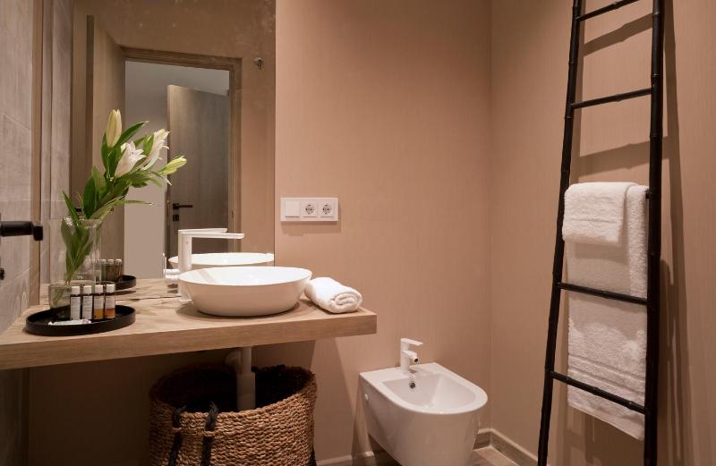 Superior Double Room with City View image 2