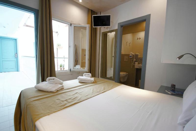 Hostal Gravina - image 20