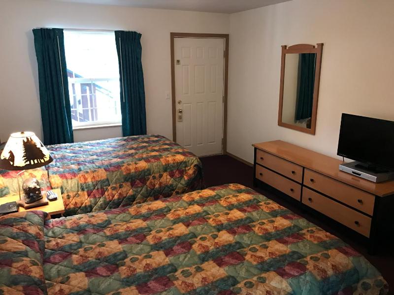 Standard Double Room with Two Double Beds image 2