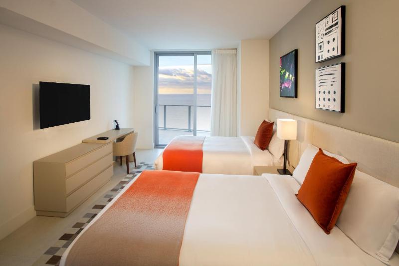 2 Bedroom Suite Oceanview Queen/Full image 2