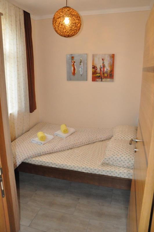 One-Bedroom Apartment image 2