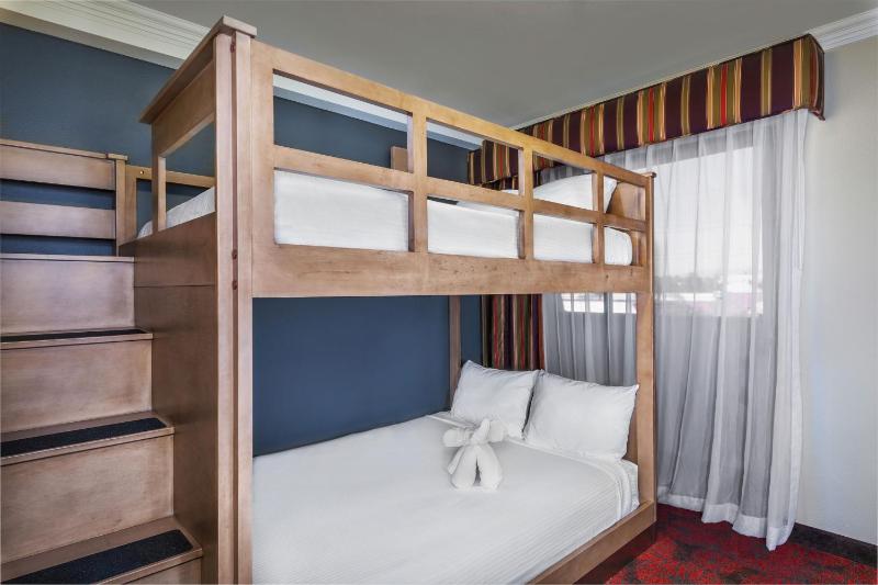 King Suite with Bunk Beds image 2