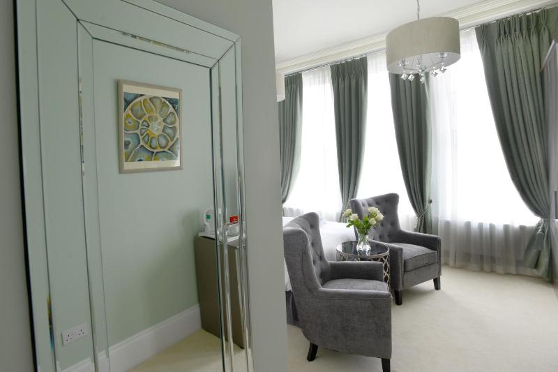 The Devon Court - image 37