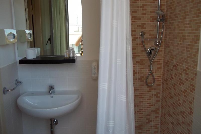 Double or Twin Room image 3