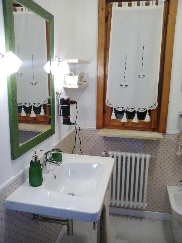 Two Connecting Double Rooms image 4