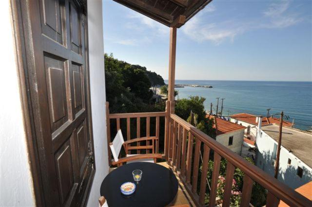 Superior Double Room with Sea View image 4