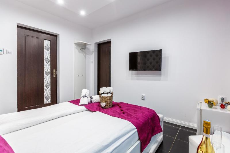 Double Room image 2