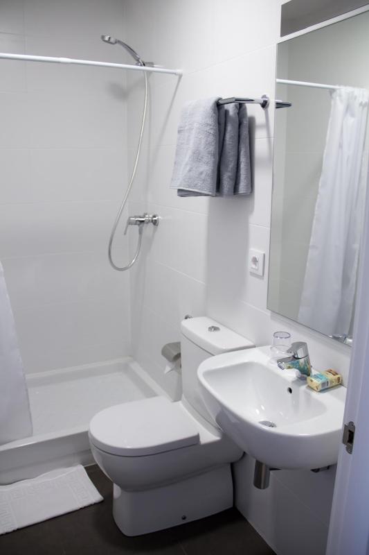 Double Room with Balcony image 4