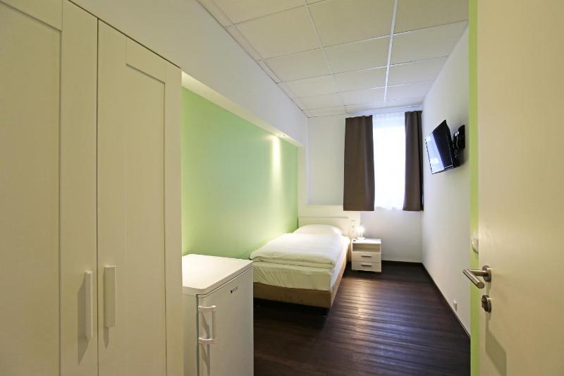 Budget Single Room image 1