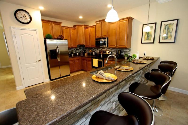 Six-Bedroom Apartment image 3
