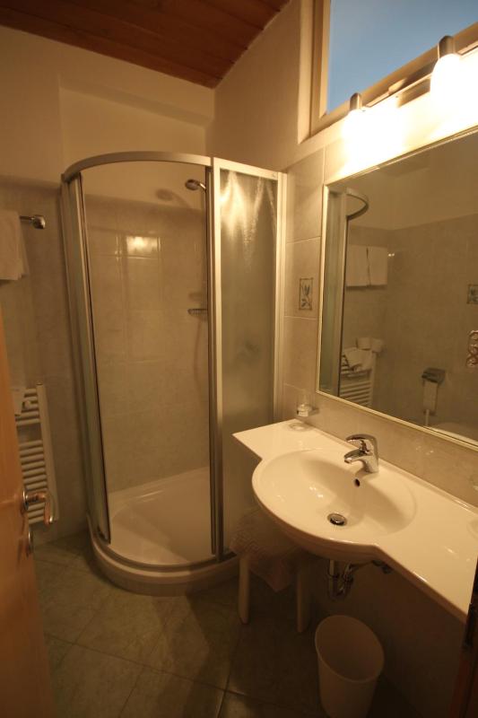 Standard Double Room image 2