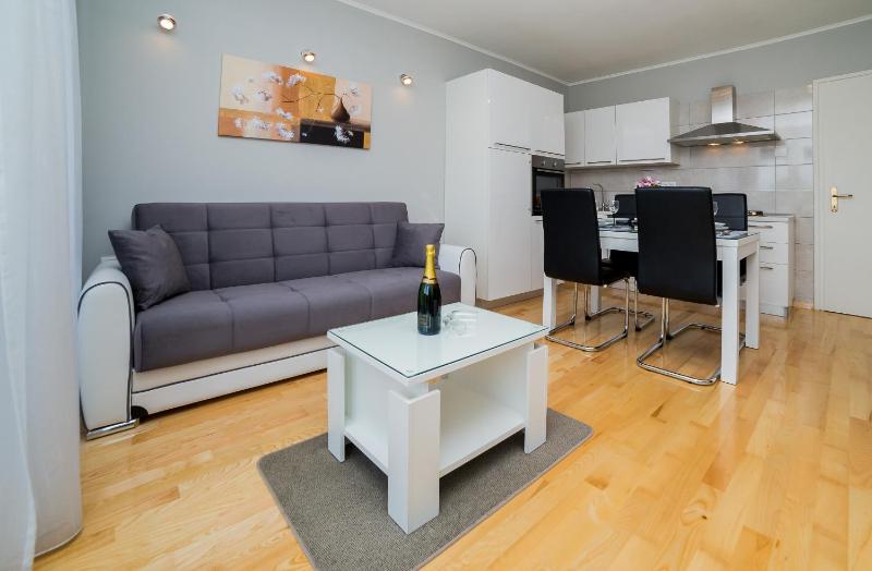 Apartment Big Look - image 16