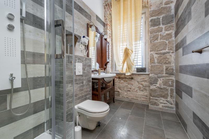 Pietra Rossa - image 13