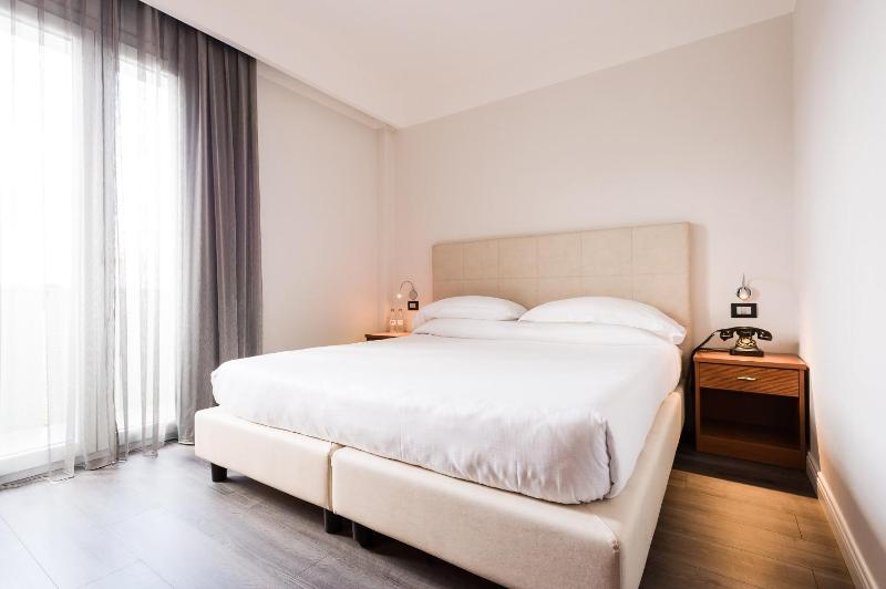 Standard Double or Twin Room image 1