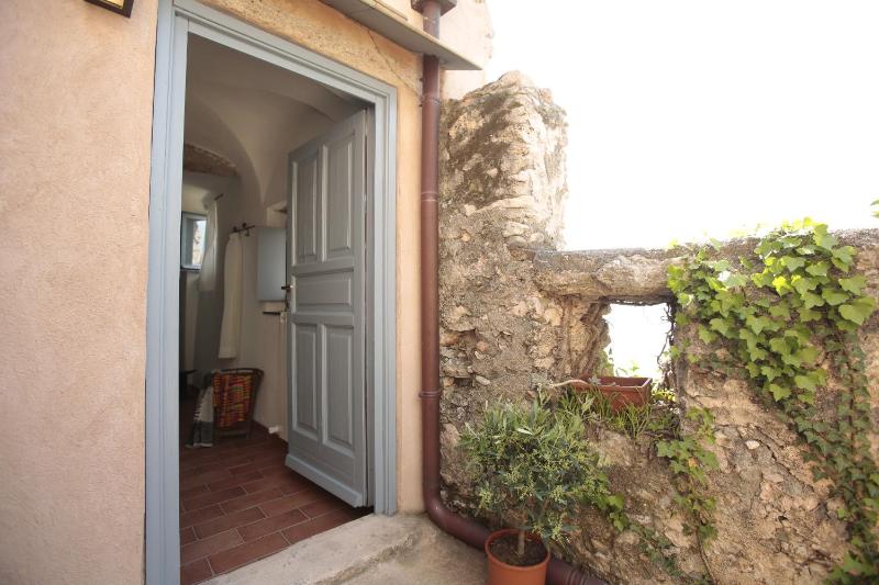 Double Room with Sea View image 4