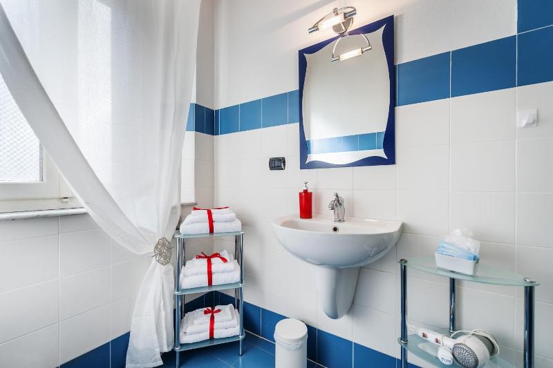 One-Bedroom Apartment (3 Adults) image 2