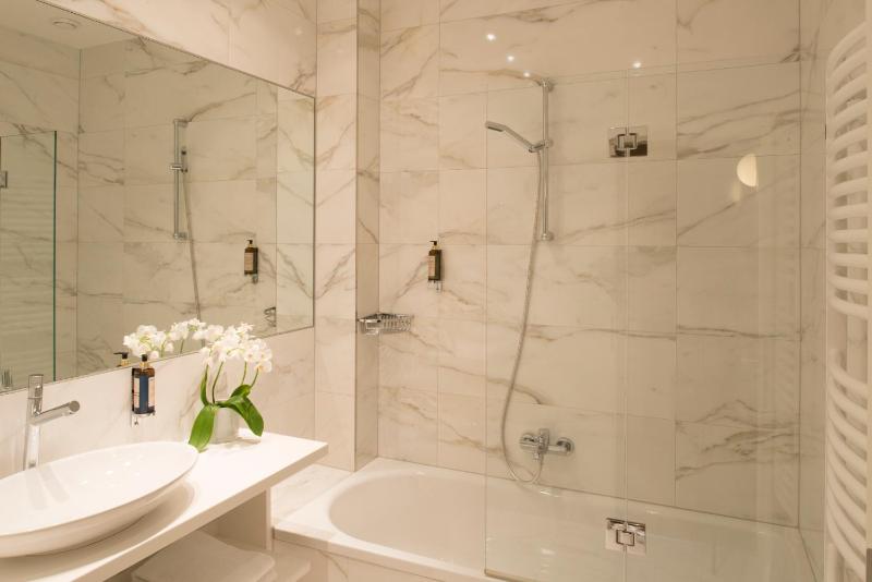 Superior Double Room image 3