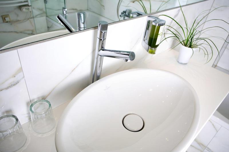 Economy Double Room image 3