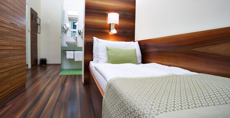 Standard Single Room image 3