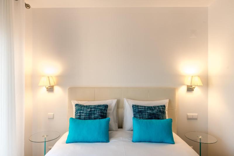 Double Room with Balcony and Sea View image 3