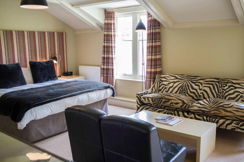 Deluxe Double Room image 4