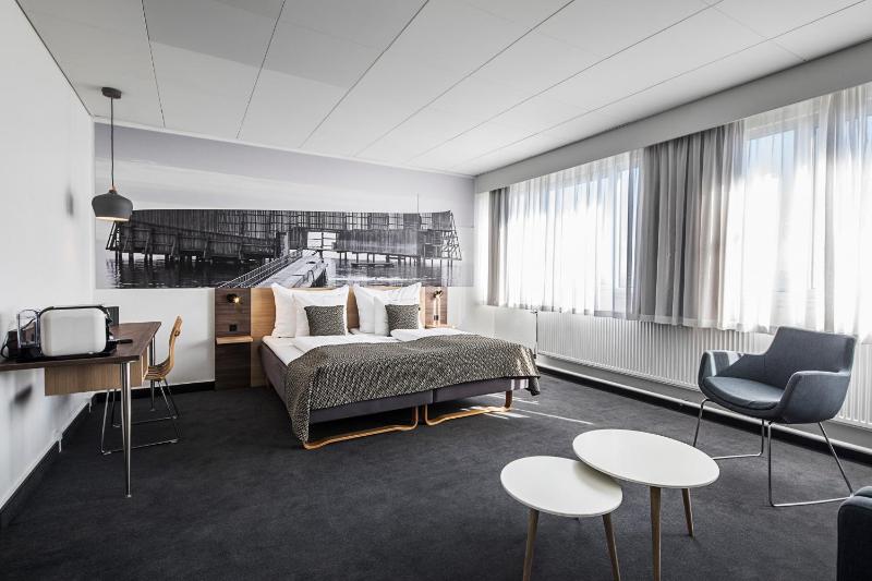 Superior Triple Room image 4