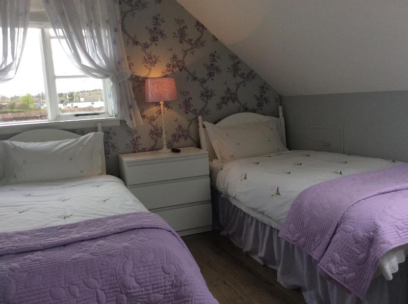 Twin Room image 2