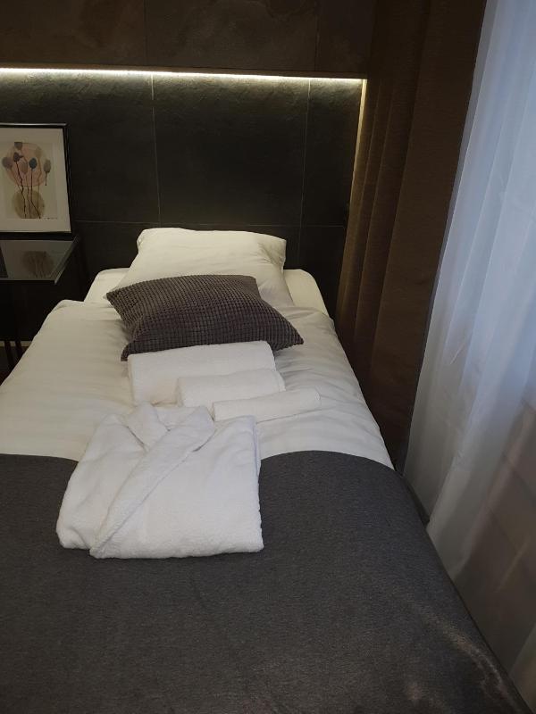 Small Single Room image 2