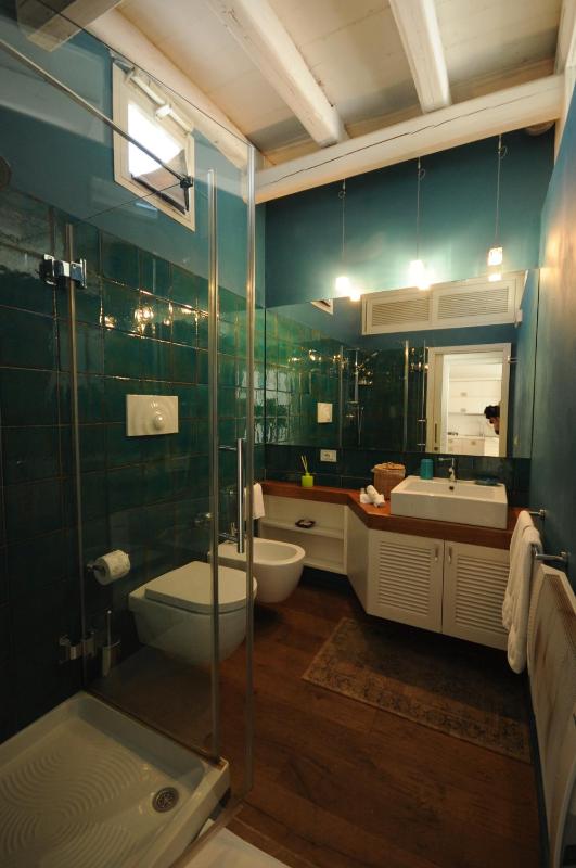 One-Bedroom Apartment  with access to terrace - upper floor image 2