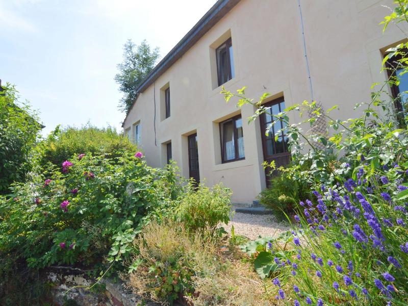 Three-Bedroom Holiday Home  image 2