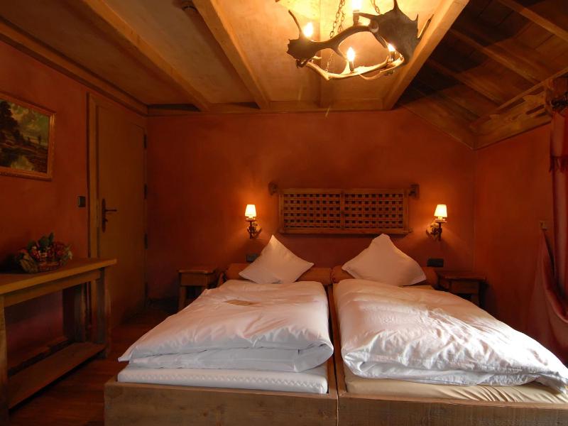 Nine-Bedroom Holiday Home image 3